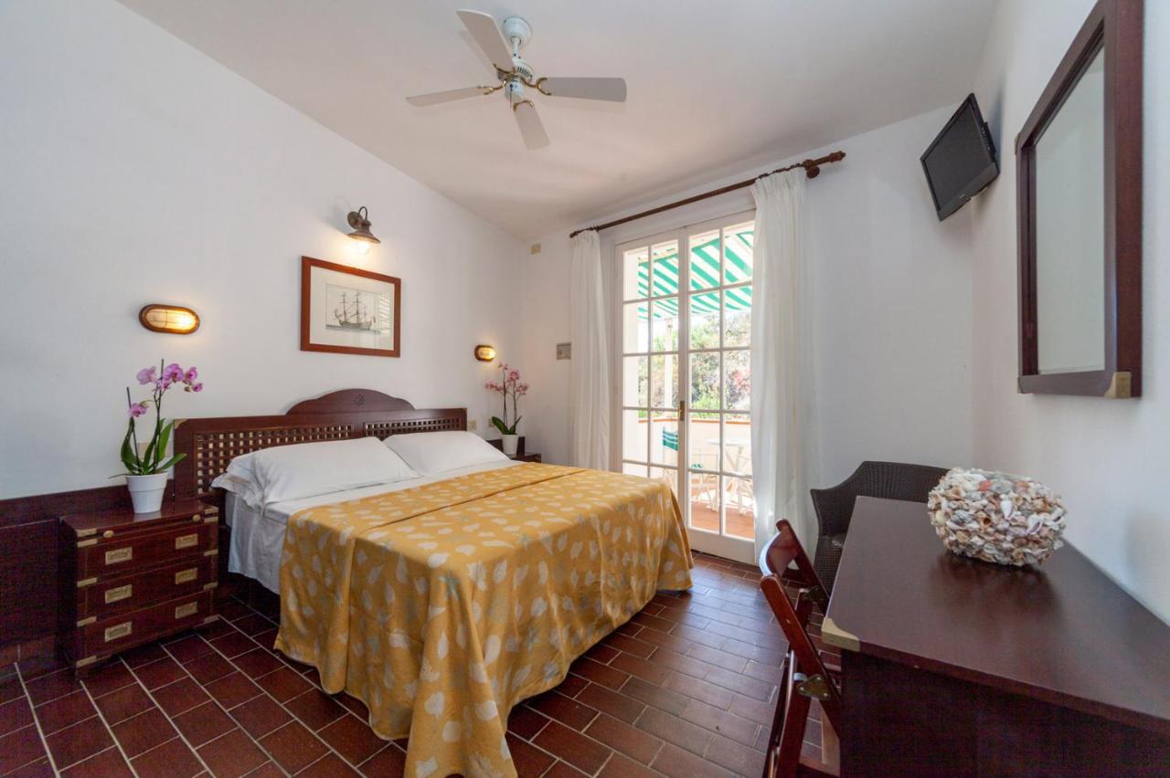 Hotel Antares Capoliveri  Extérieur photo